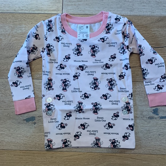 Uniqlo toddler long sleeve Minnie Mouse pajamas - Picture 3 of 5